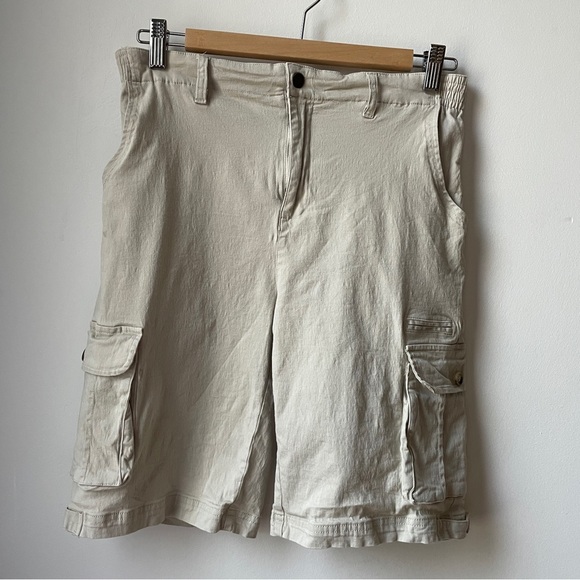 Light beige stretch cargo shorts - Picture 1 of 7